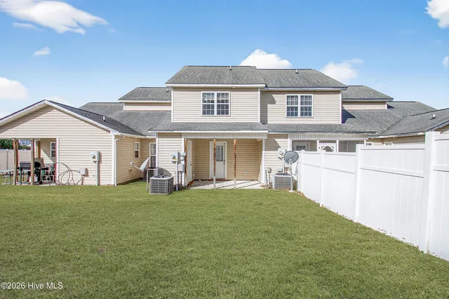 $1,250 | 502 Streamwood Drive, Jacksonville, NC 28546