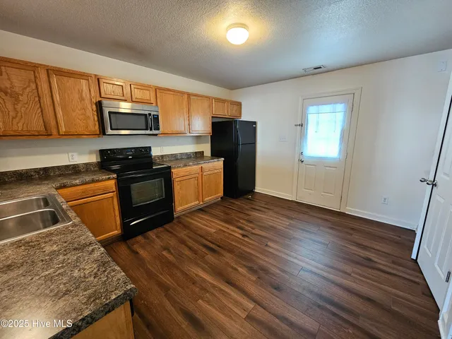 $1,250 | 502 Streamwood Drive, Jacksonville, NC 28546