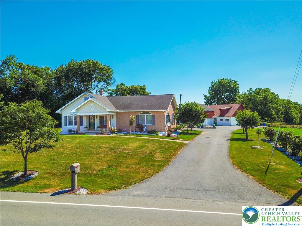 578 Daniels Road Nazareth, PA 18064 - Photo 2 of 45 Gallery Image 2