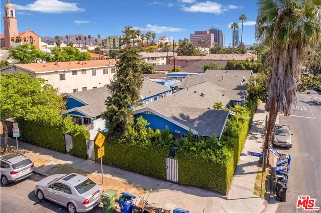 $1,950 | 6685 De Longpre Avenue, Los Angeles, CA 90028