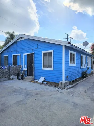 $1,950 | 6685 De Longpre Avenue, Los Angeles, CA 90028