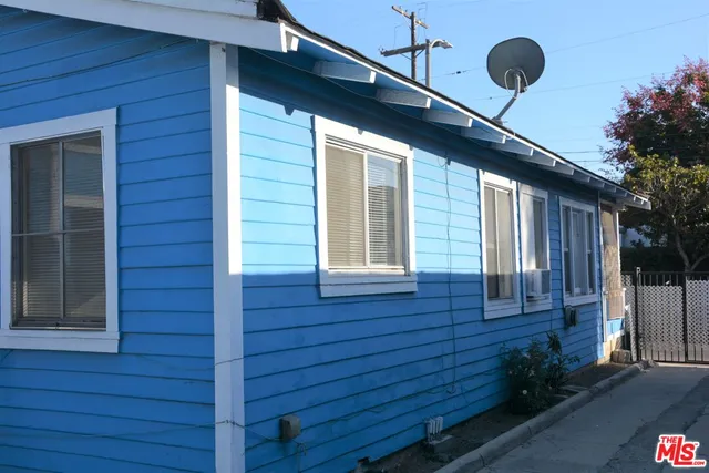 $1,950 | 6685 De Longpre Avenue, Los Angeles, CA 90028