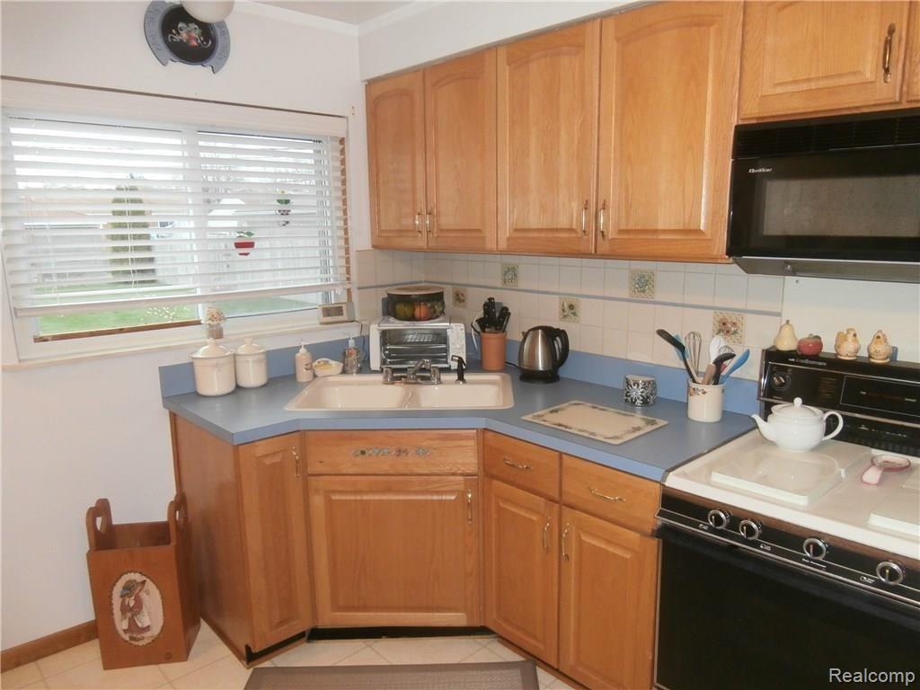 11223 Dale Warren, MI 48089 - Photo 16 of 35 dale street 032.JPG