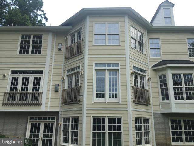 706 Ninovan Road Southeast Vienna, VA 22180 - Photo 16 of 16 Exterior (Rear)