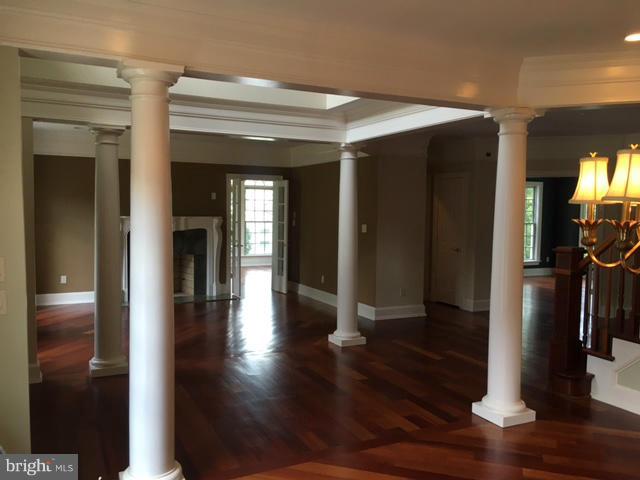 706 Ninovan Road Southeast Vienna, VA 22180 - Photo 7 of 16 Interior (General)