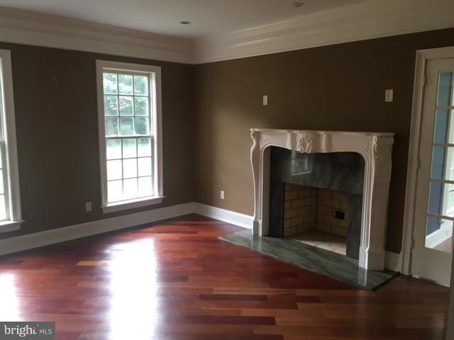 706 Ninovan Road Southeast Vienna, VA 22180 - Photo 9 of 16 Interior (General)