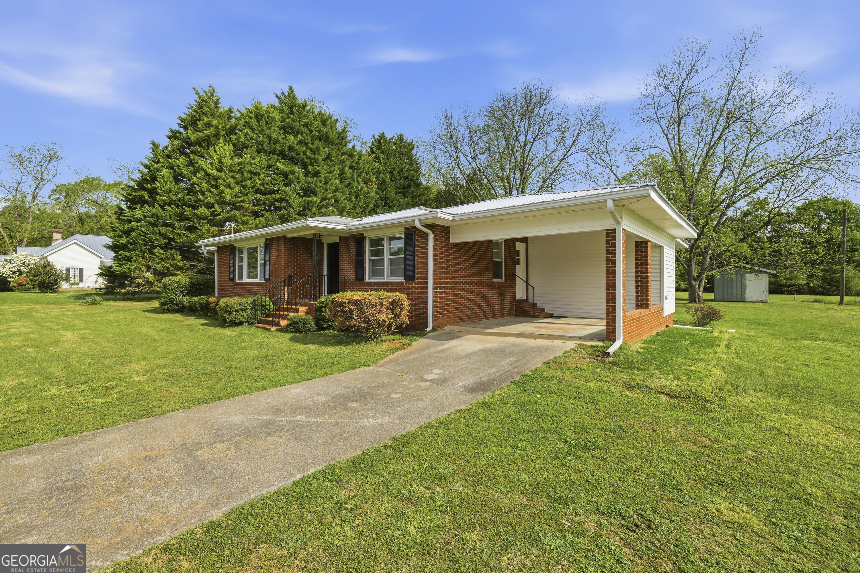93 Carlton Avenue Union Point, GA 30669 - Photo 3 of 44