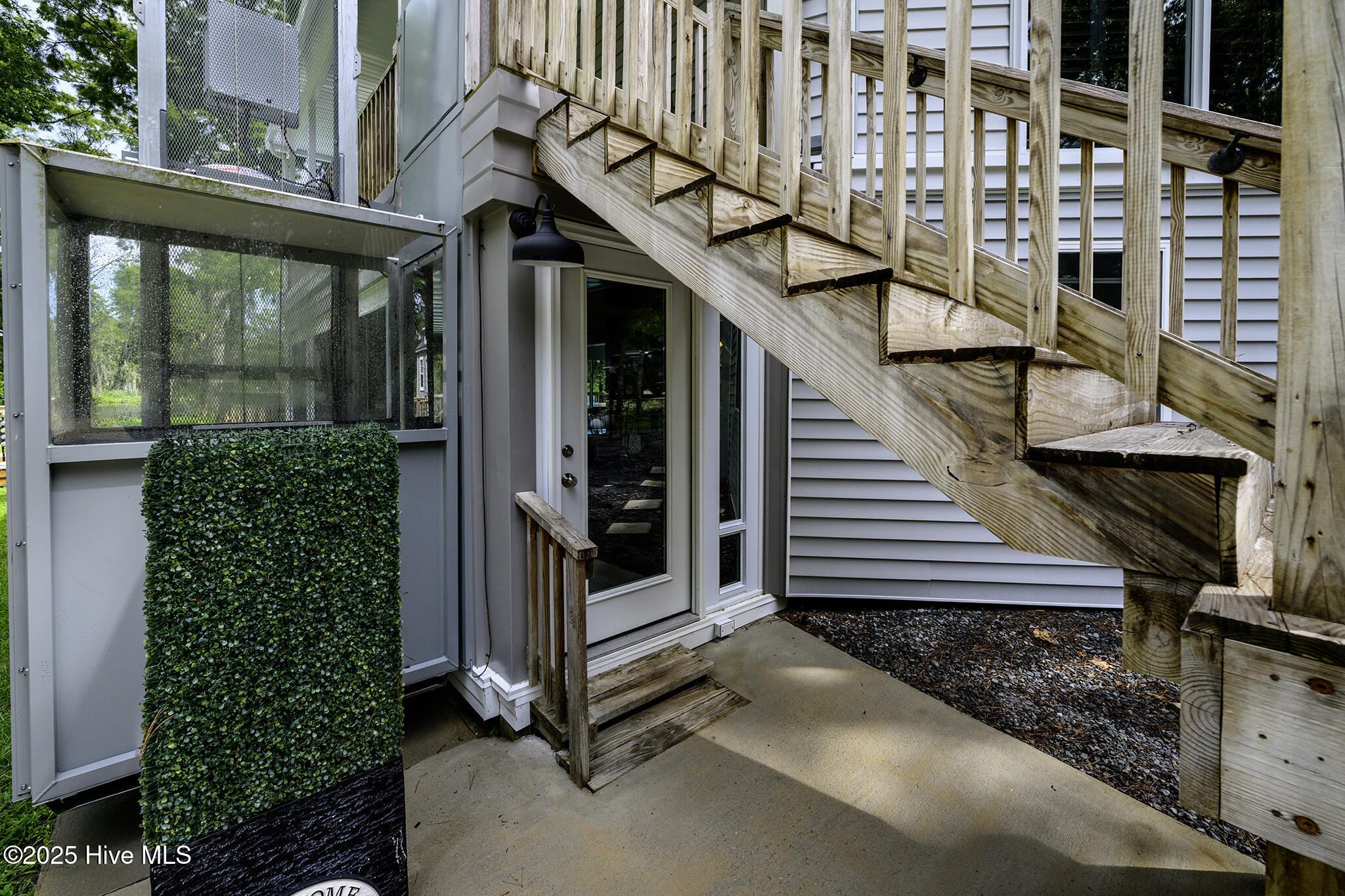 210 Gangplank Road New Bern, NC 28562 - Photo 35 of 86 1st Level Entry