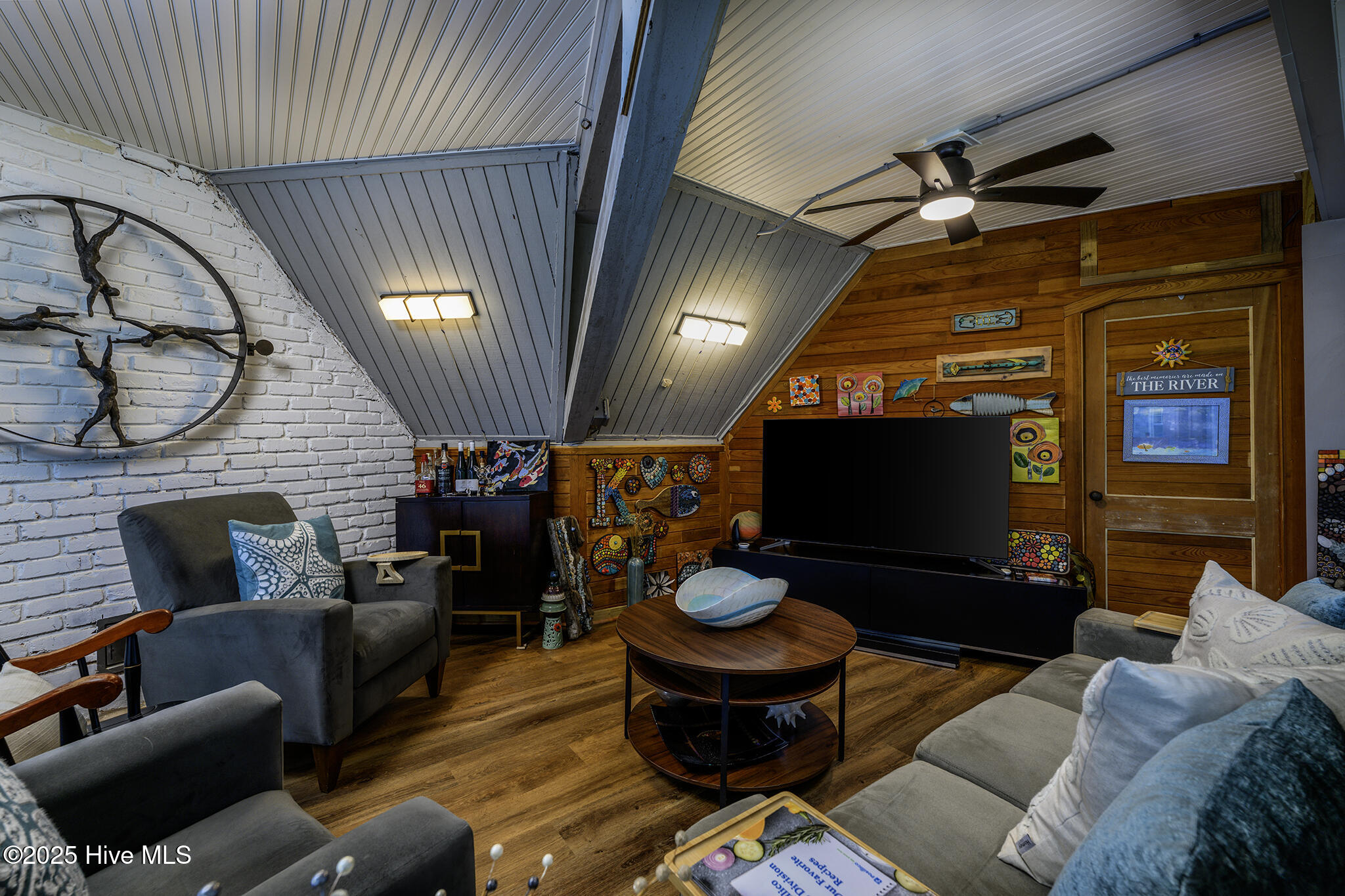 210 Gangplank Road New Bern, NC 28562 - Photo 39 of 86 1st Level Living Room