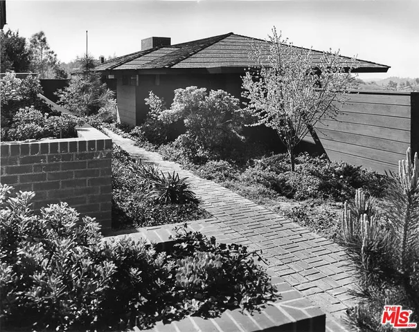 $3,000,000 | 4260 Sea View Lane, Los Angeles, CA 90065