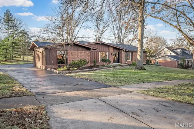 $600,000 | 502 Richley Drive, Chesterfield, MO 63017