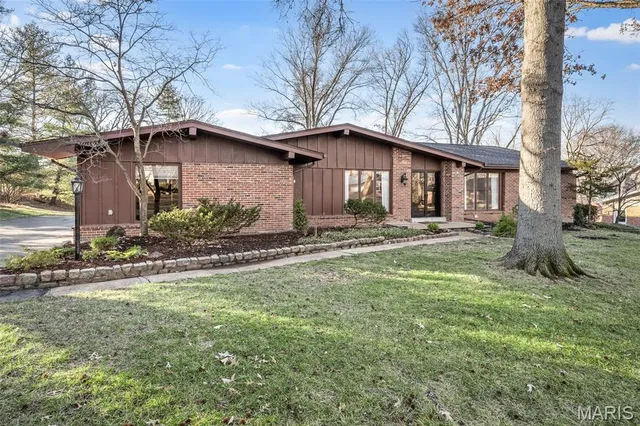 $600,000 | 502 Richley Drive, Chesterfield, MO 63017