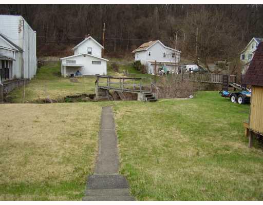 5631 Curry Road Baldwin, PA 15236 - Photo 6 of 7 Yard/Garden.