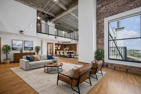 $575,000 | 915 Franklin Street, Unit 9L, Houston, TX 77002