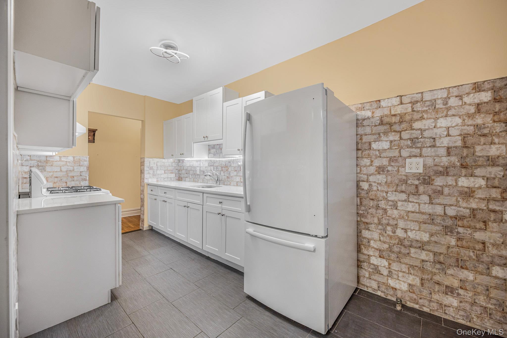 42 Barker Avenue, Unit 2B White Plains, NY 10601 - Photo 9 of 16