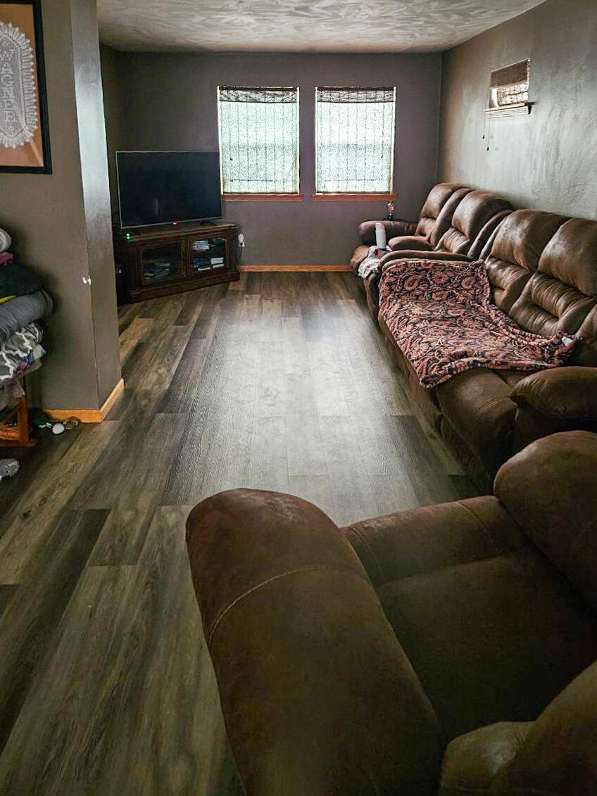 514 East Iowa Street Prairie du Chien, WI 53821 - Photo 5 of 18 Living room