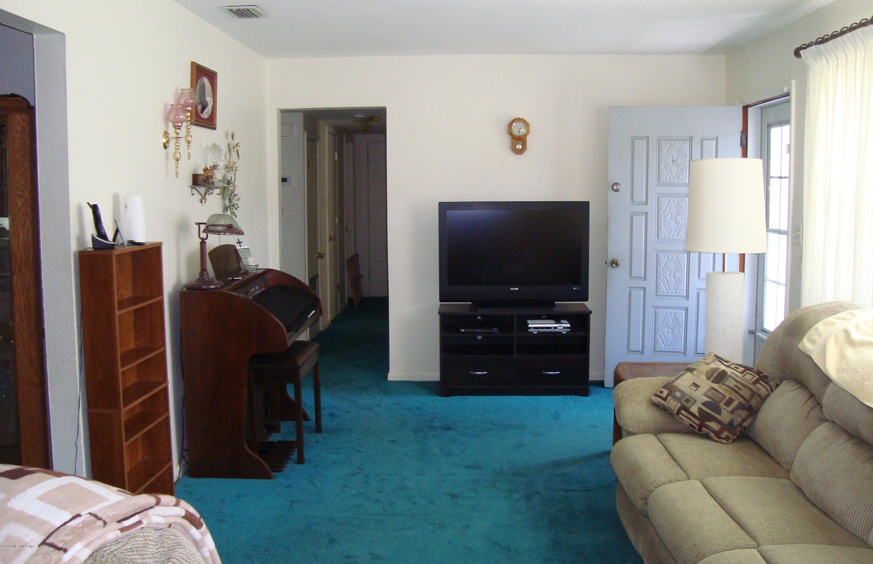3263 Shetland Road West Jacksonville, FL 32277 - Photo 3 of 19 Front Living Area