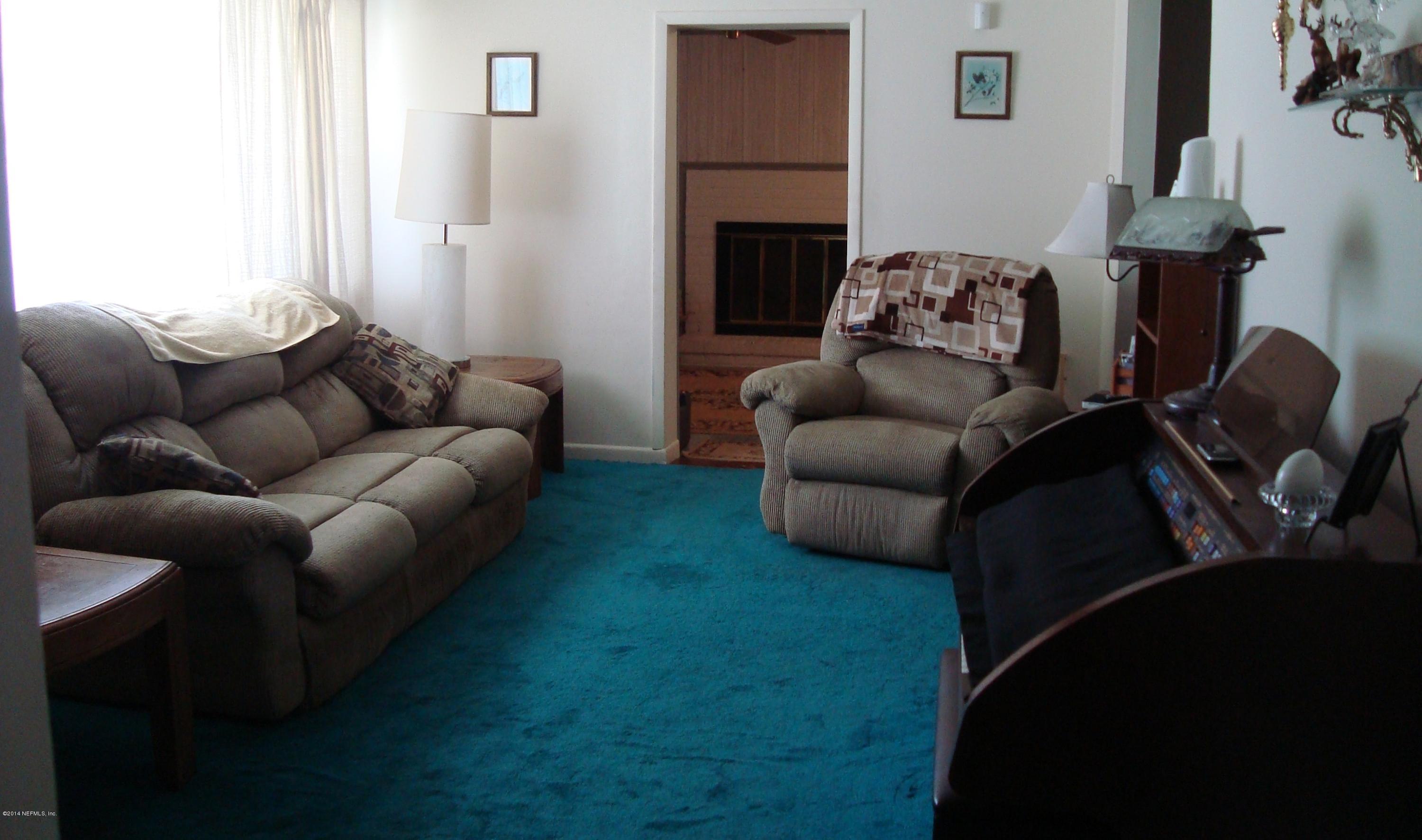 3263 Shetland Road West Jacksonville, FL 32277 - Photo 4 of 19 03 - Living Area to Den
