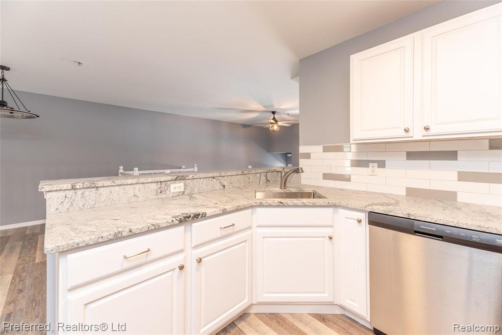 50115 Harding Street Canton, MI 48188 - Photo 9 of 26