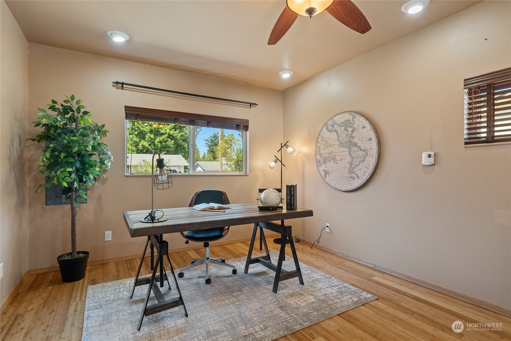 7623 Tyee Road Everett, WA 98203 - Photo 21 of 37 a workspace with furniture and a window