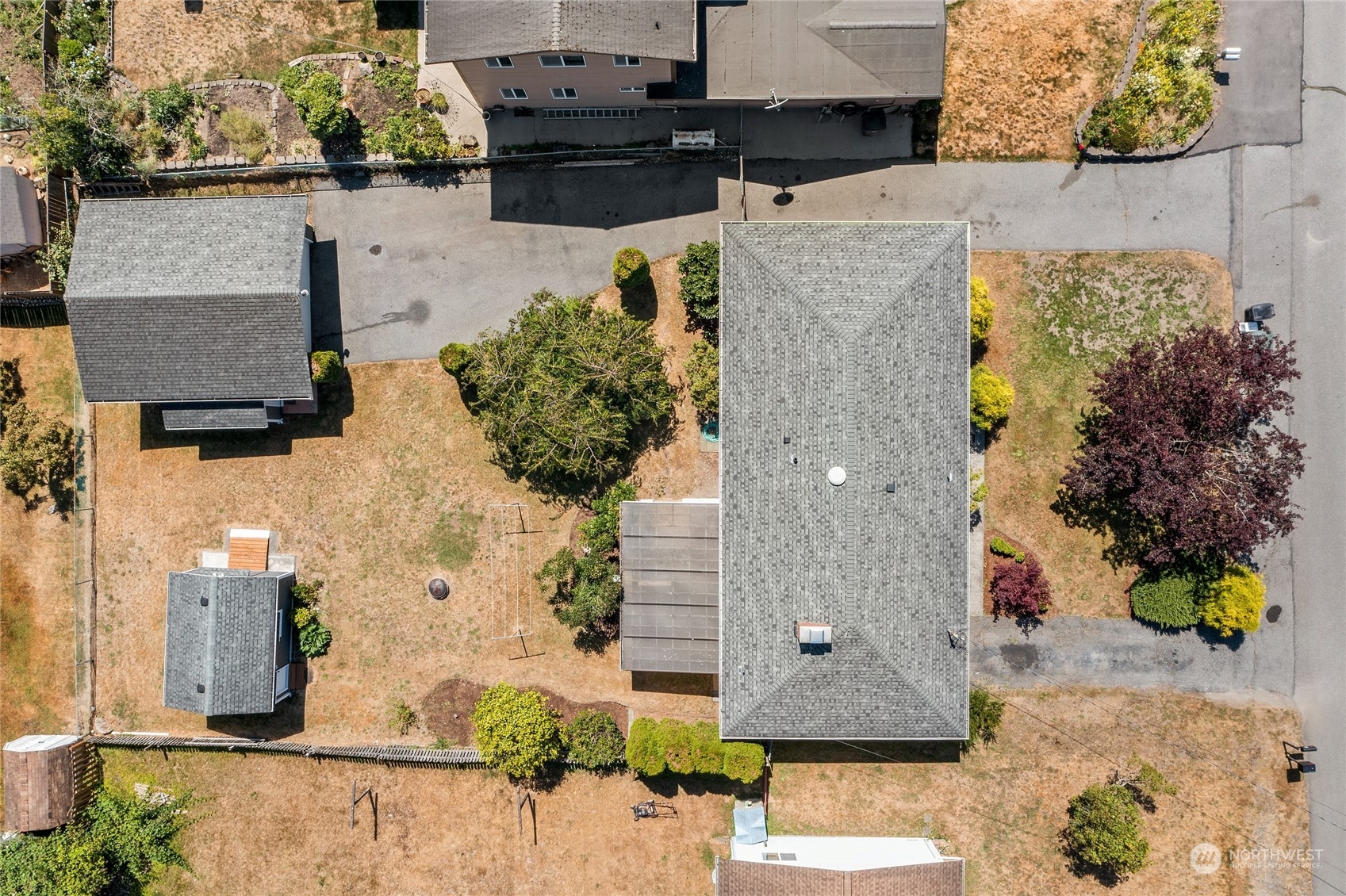 7623 Tyee Road Everett, WA 98203 - Photo 33 of 37 an aerial view of residential houses with outdoor space