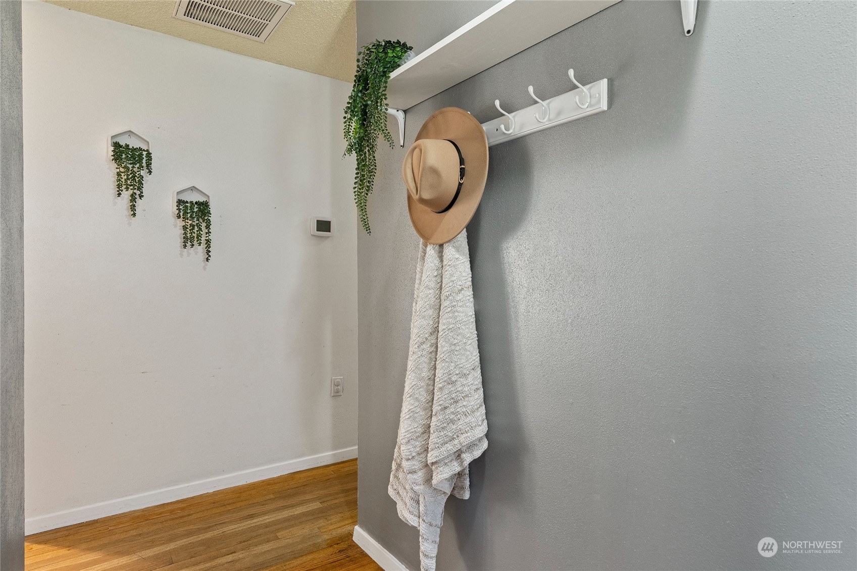 7623 Tyee Road Everett, WA 98203 - Photo 5 of 37 a view of a hallway with entryway