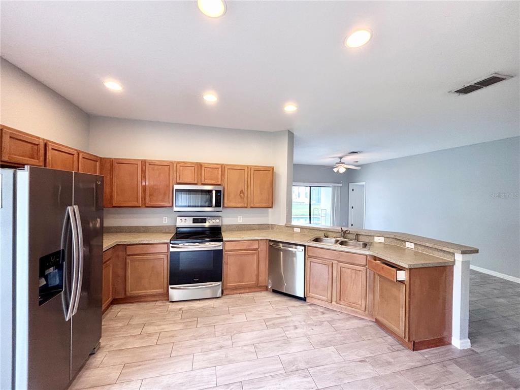 126 Sandy Point Way Clermont, FL 34714 - Photo 4 of 23
