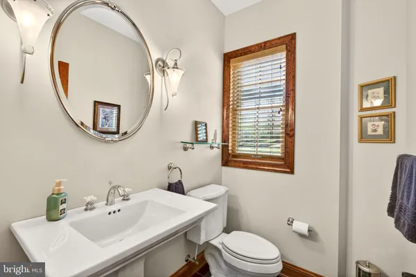 a view of a fountain in front of a house
