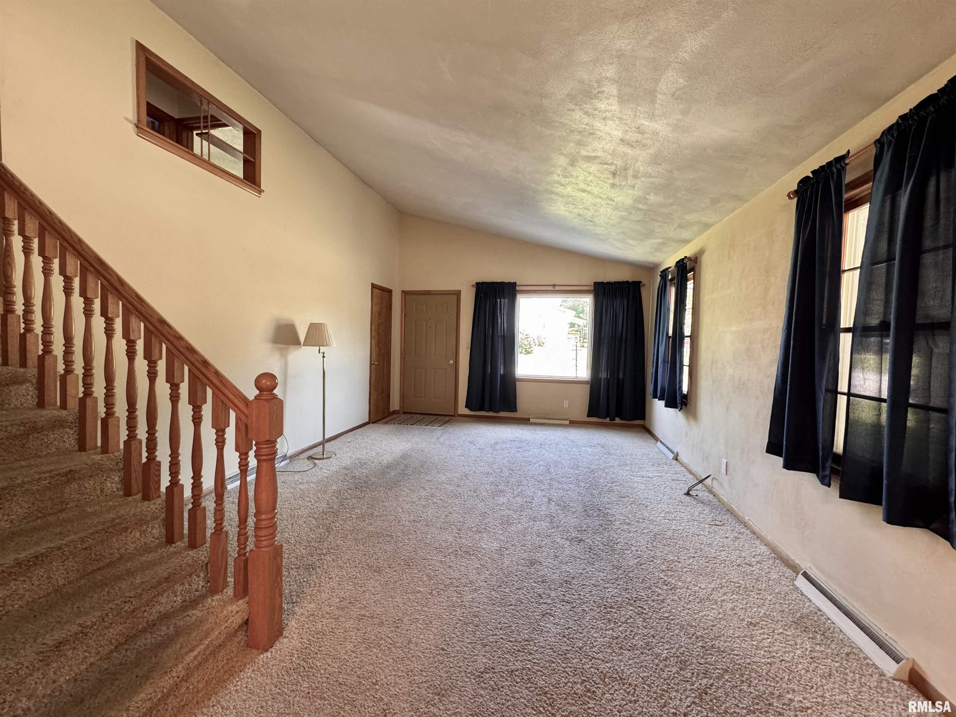 439 East Yeiser Street Macomb, IL 61455 - Photo 3 of 24