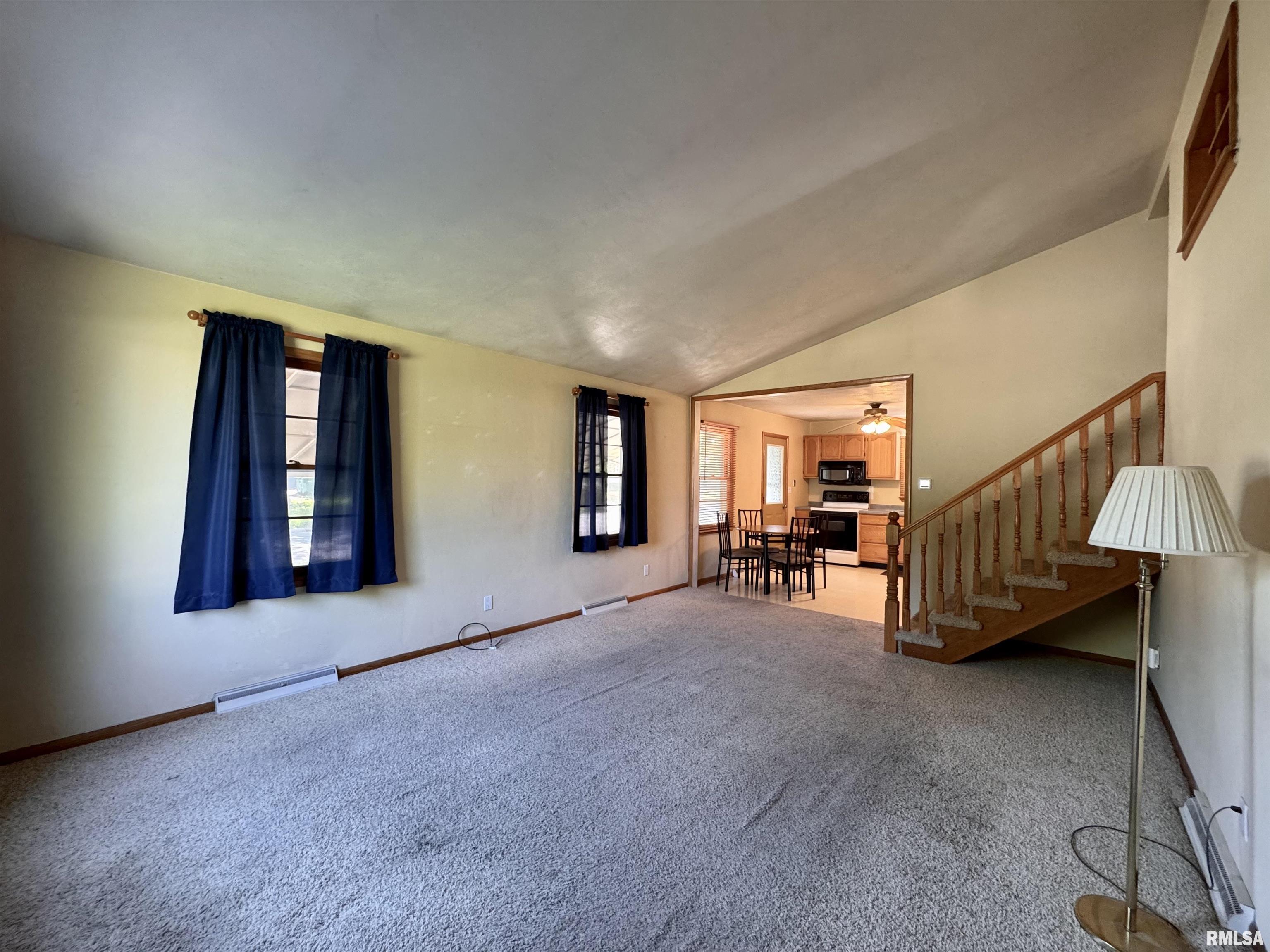 439 East Yeiser Street Macomb, IL 61455 - Photo 4 of 24
