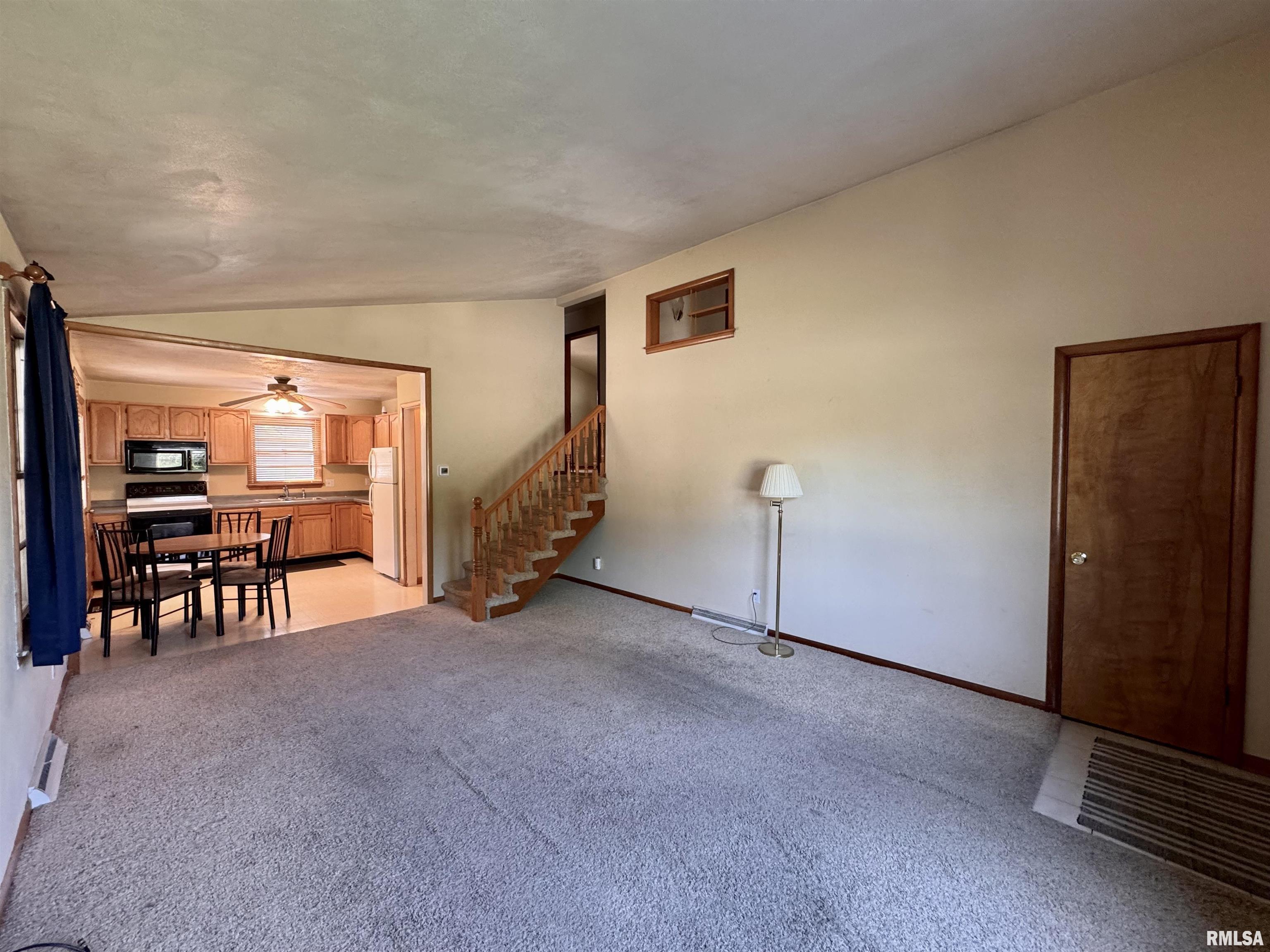 439 East Yeiser Street Macomb, IL 61455 - Photo 5 of 24