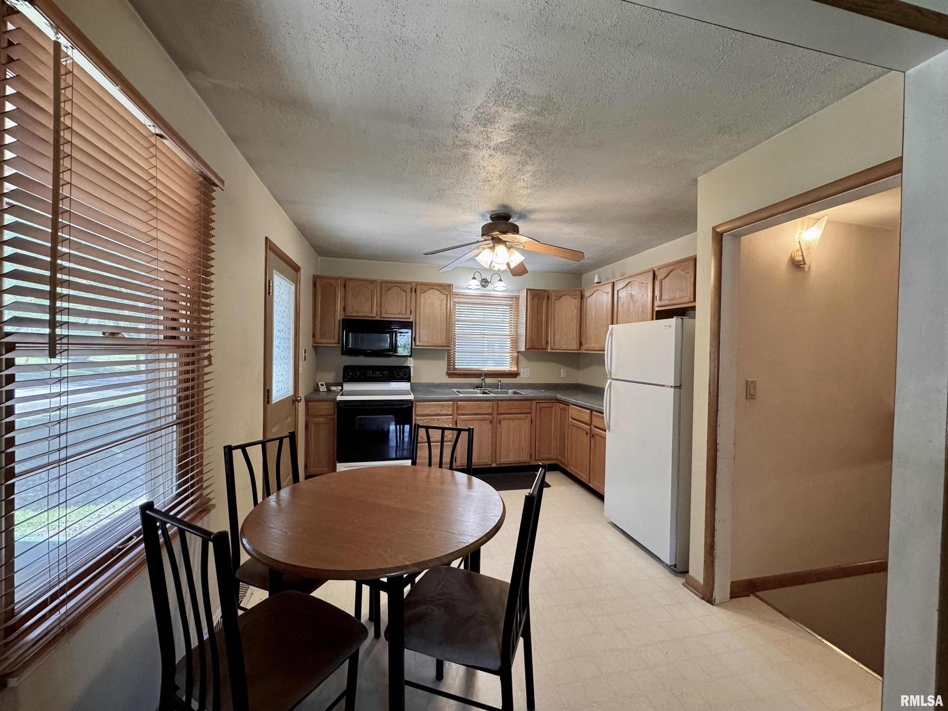 439 East Yeiser Street Macomb, IL 61455 - Photo 7 of 24