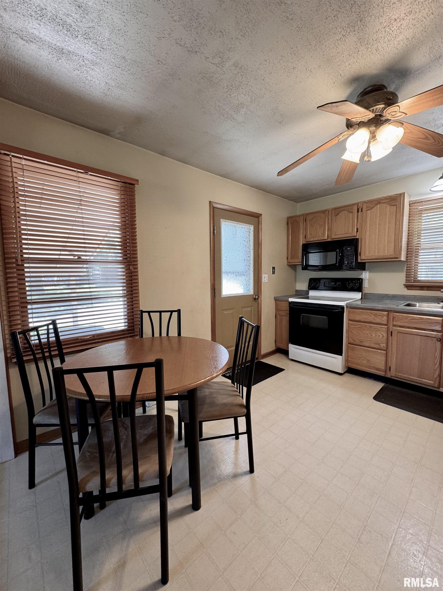 439 East Yeiser Street Macomb, IL 61455 - Photo 8 of 24