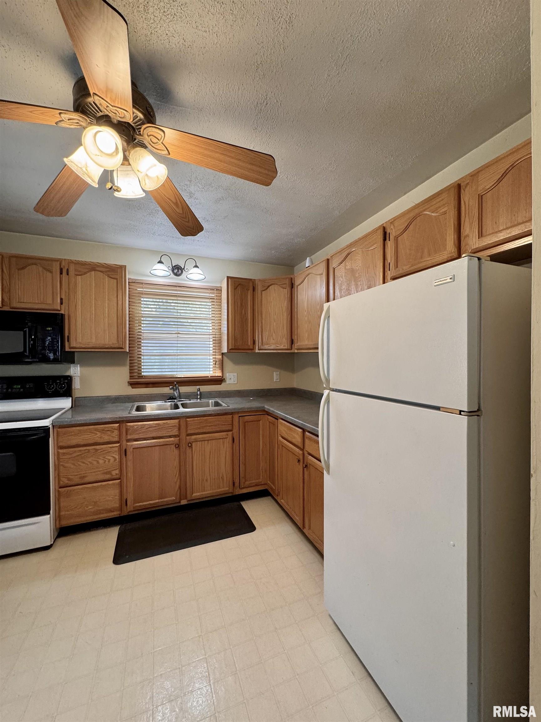 439 East Yeiser Street Macomb, IL 61455 - Photo 10 of 24