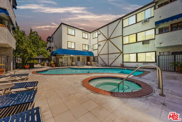 $600,000 | 18530 Hatteras Street, Unit 313, Tarzana, CA 91356