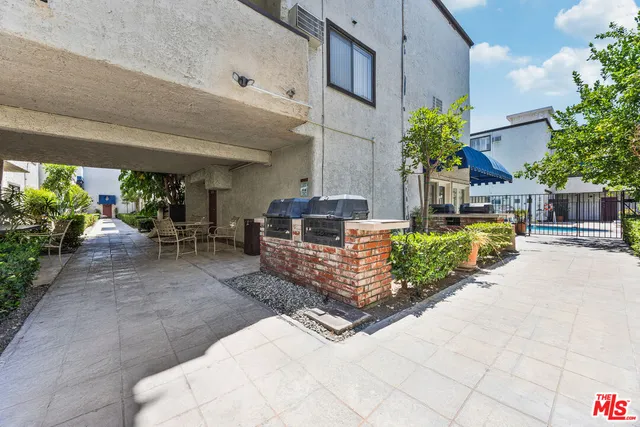 $600,000 | 18530 Hatteras Street, Unit 313, Tarzana, CA 91356