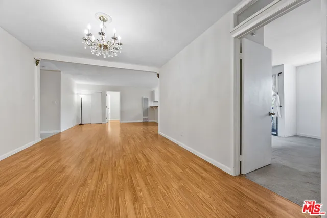 $600,000 | 18530 Hatteras Street, Unit 313, Tarzana, CA 91356