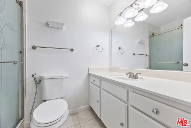 $600,000 | 18530 Hatteras Street, Unit 313, Tarzana, CA 91356