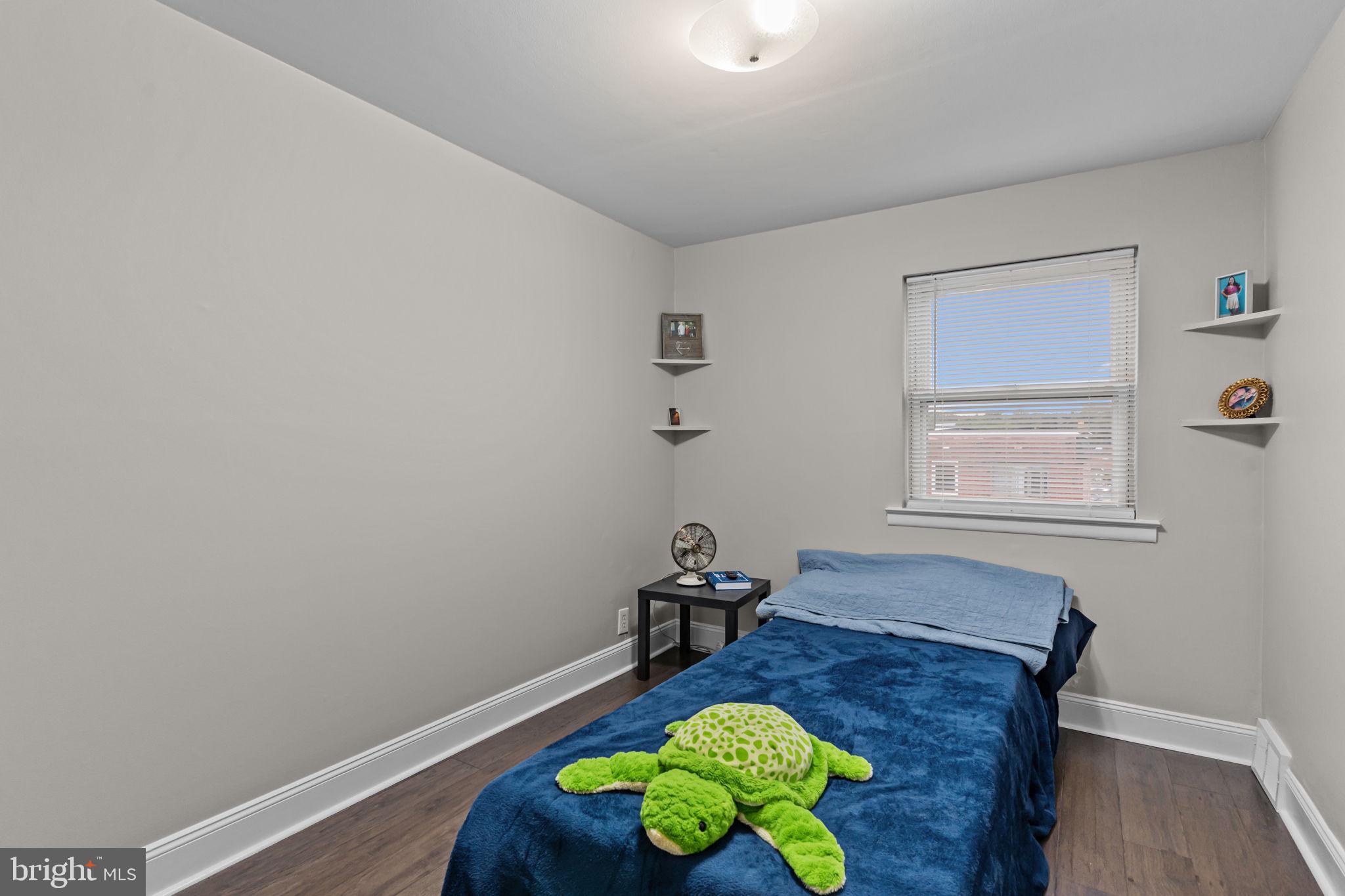12705 Medford Road Philadelphia, PA 19154 - Photo 18 of 29 a workspace with furniture and wooden floor