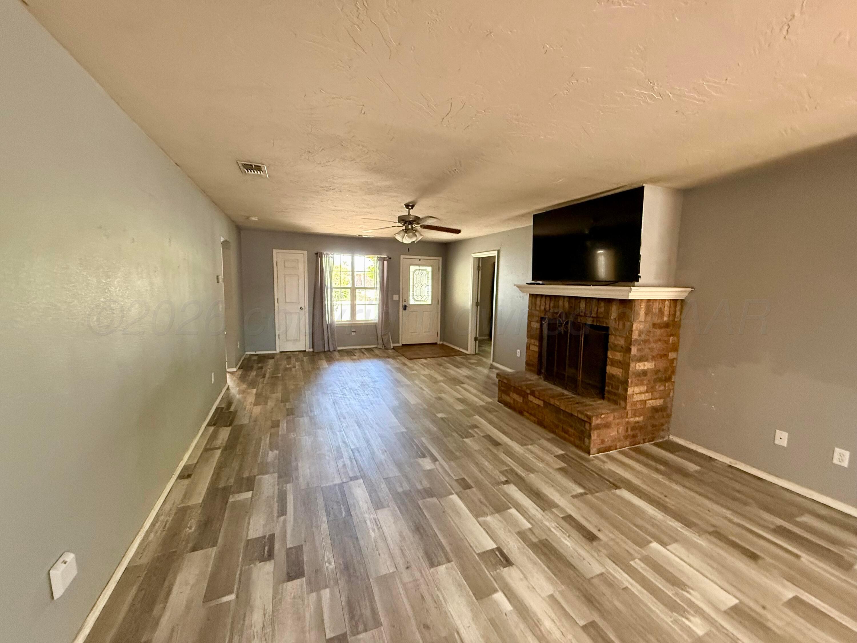 7006 Explorer Trail Amarillo, TX 79118 - Photo 3 of 24 Living Room