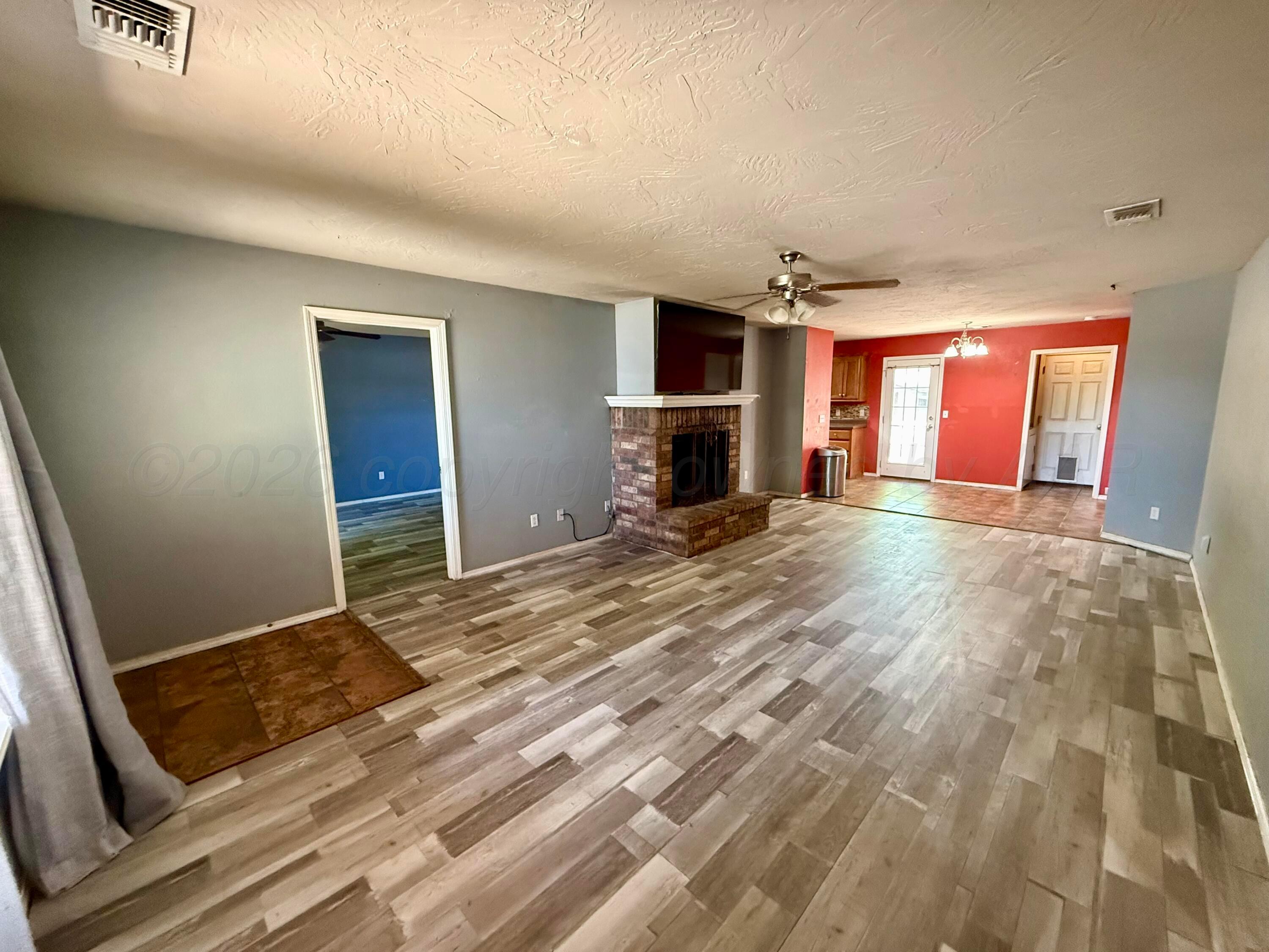 7006 Explorer Trail Amarillo, TX 79118 - Photo 4 of 24 Living Room