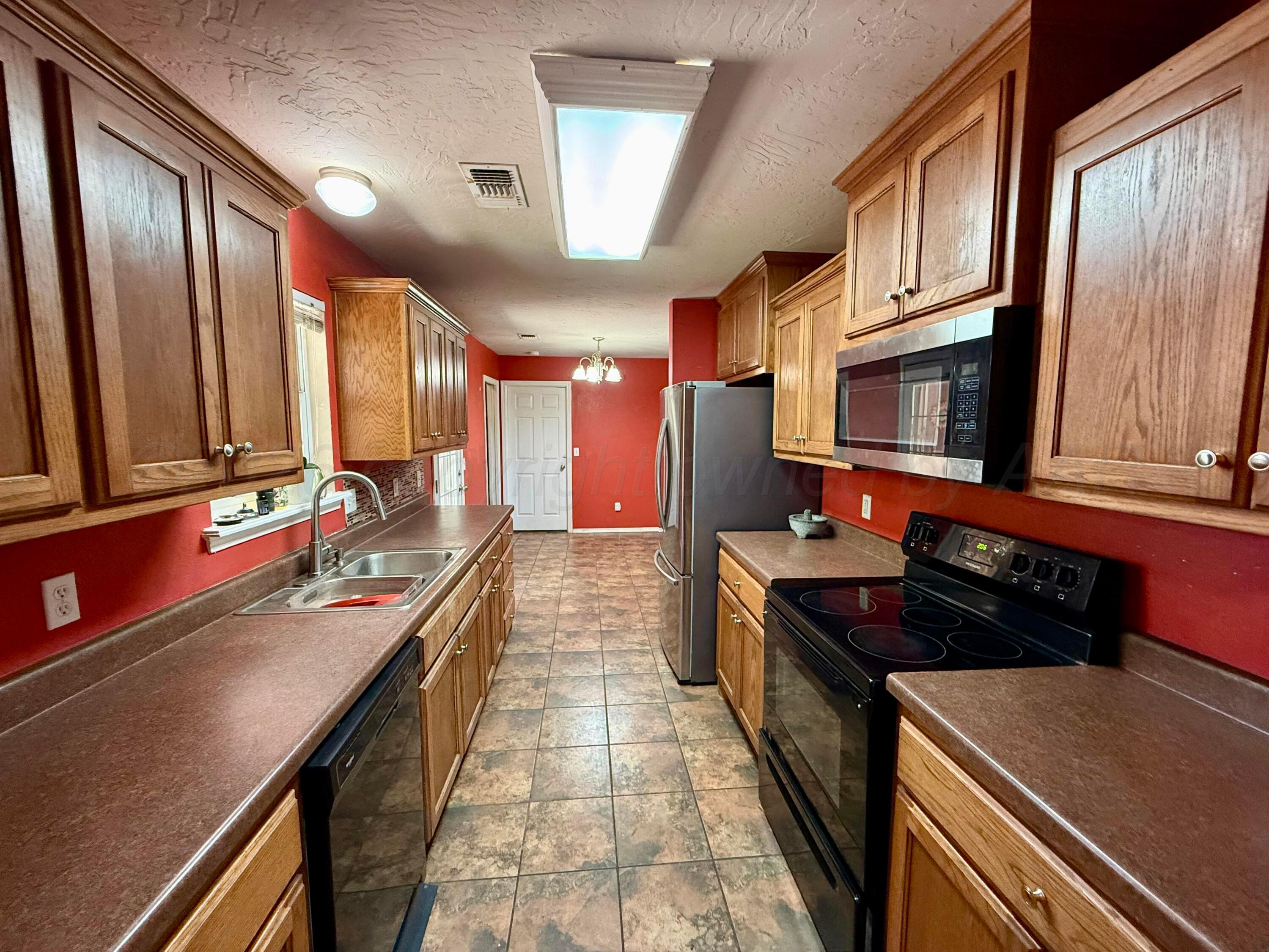 7006 Explorer Trail Amarillo, TX 79118 - Photo 7 of 24 Kitchen