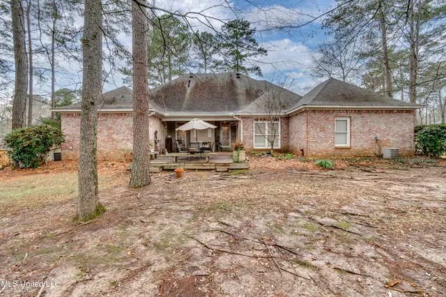 $390,000 | 102 North Valley Common, Madison, MS 39110