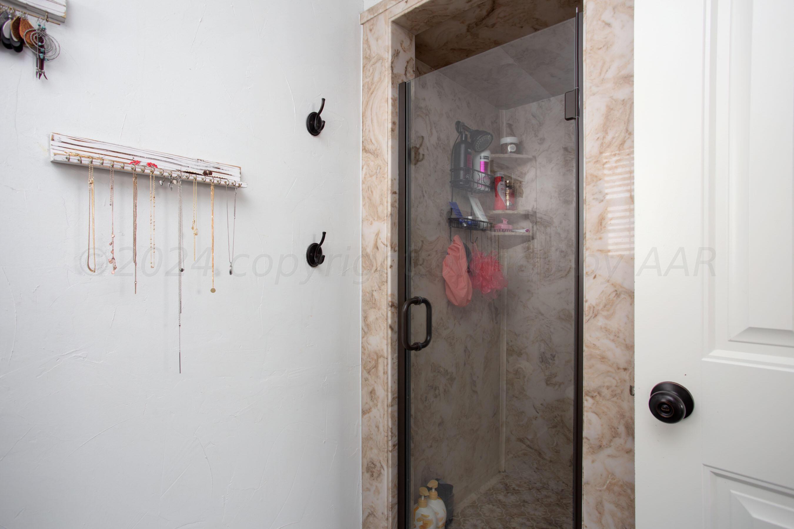 5109 Navajo Trail Amarillo, TX 79110 - Photo 24 of 29 a bathroom with a shower
