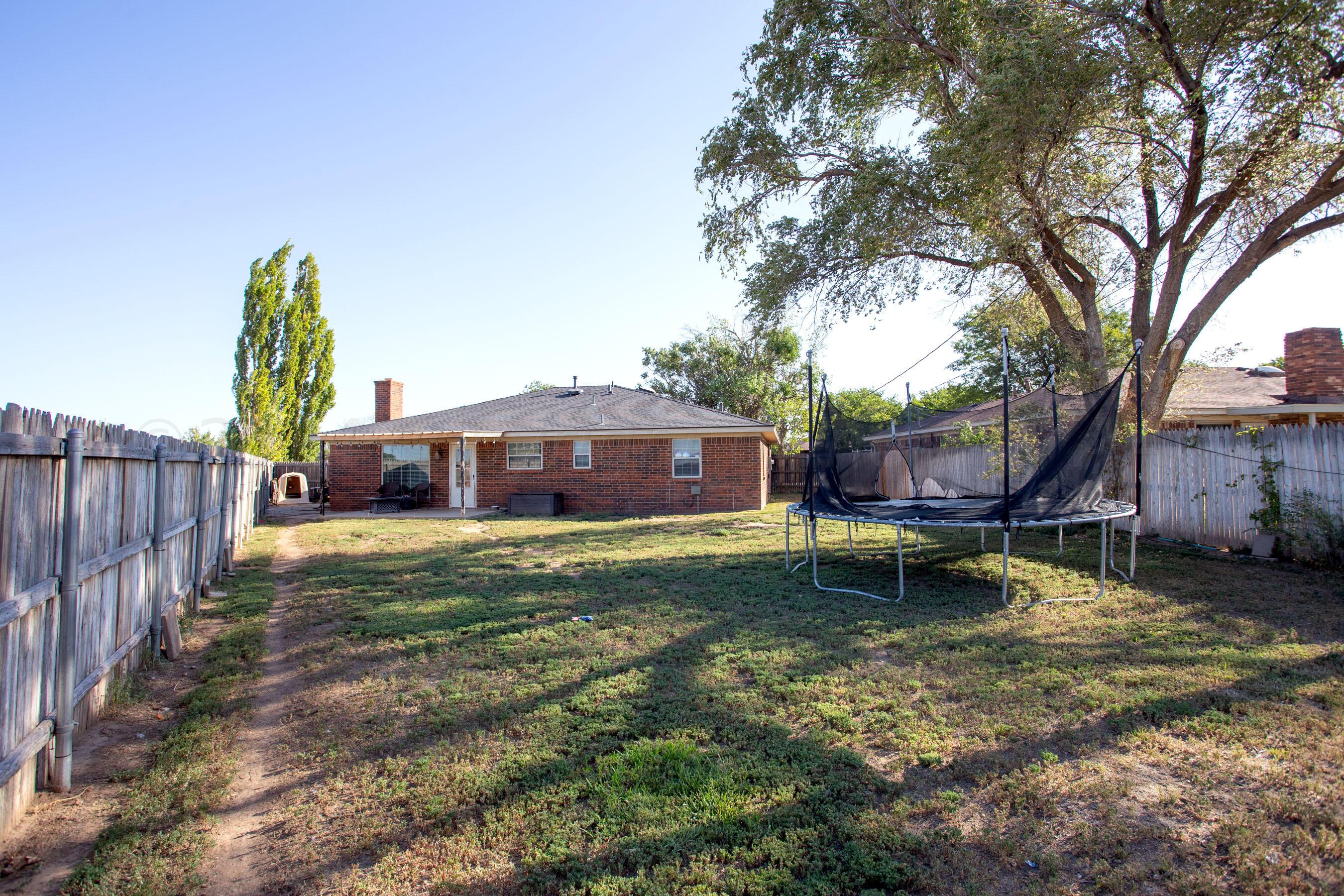 5109 Navajo Trail Amarillo, TX 79110 - Photo 29 of 29 a backyard of a house with table and chairs