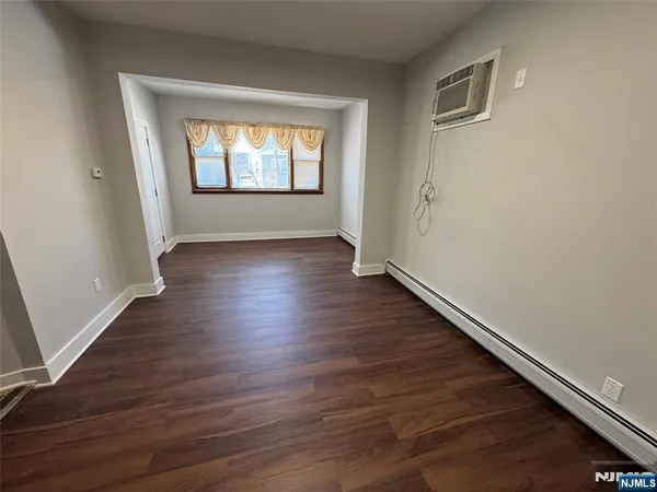 $2,500 | 8 Lincoln Place, Unit 1, East Rutherford, NJ 07073
