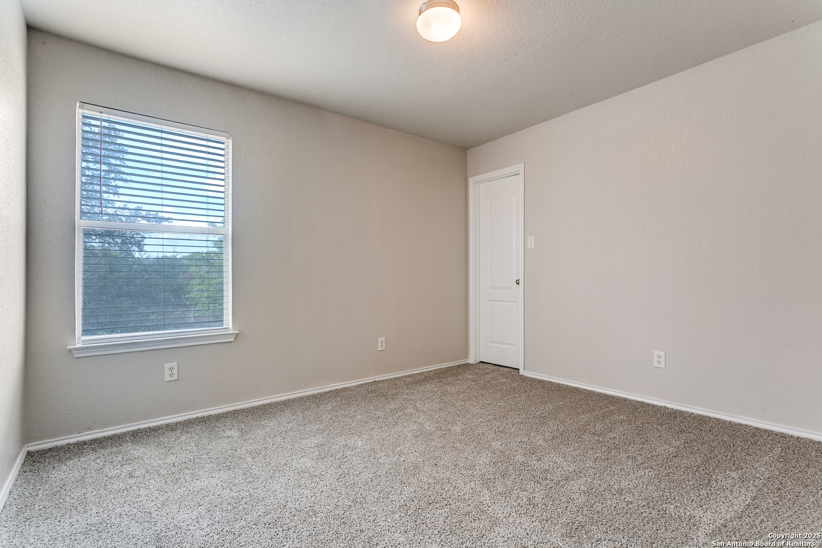 6609 Wood Bench Live Oak, TX 78233 - Photo 15 of 23 an empty room with windows