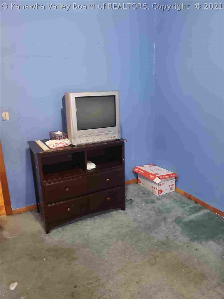 95 Wonderland Road Holden, WV 25625 - Photo 2 of 17 Gallery Image 2