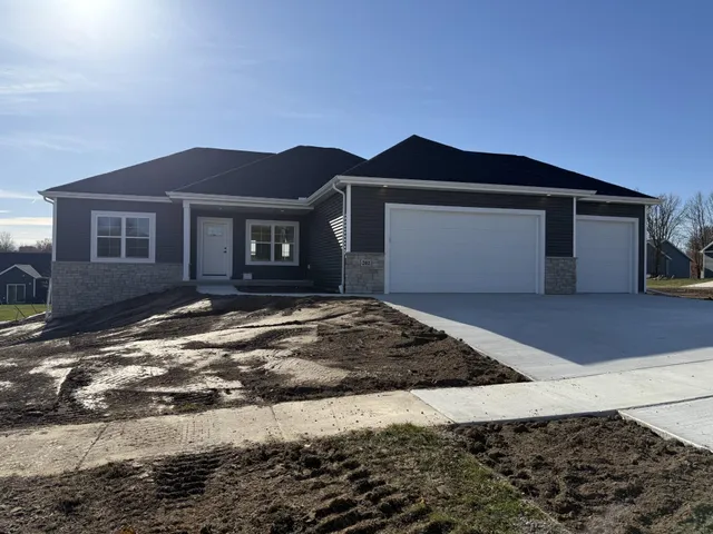 $429,900 | 202 Edgewater Court, Theresa, WI 53091