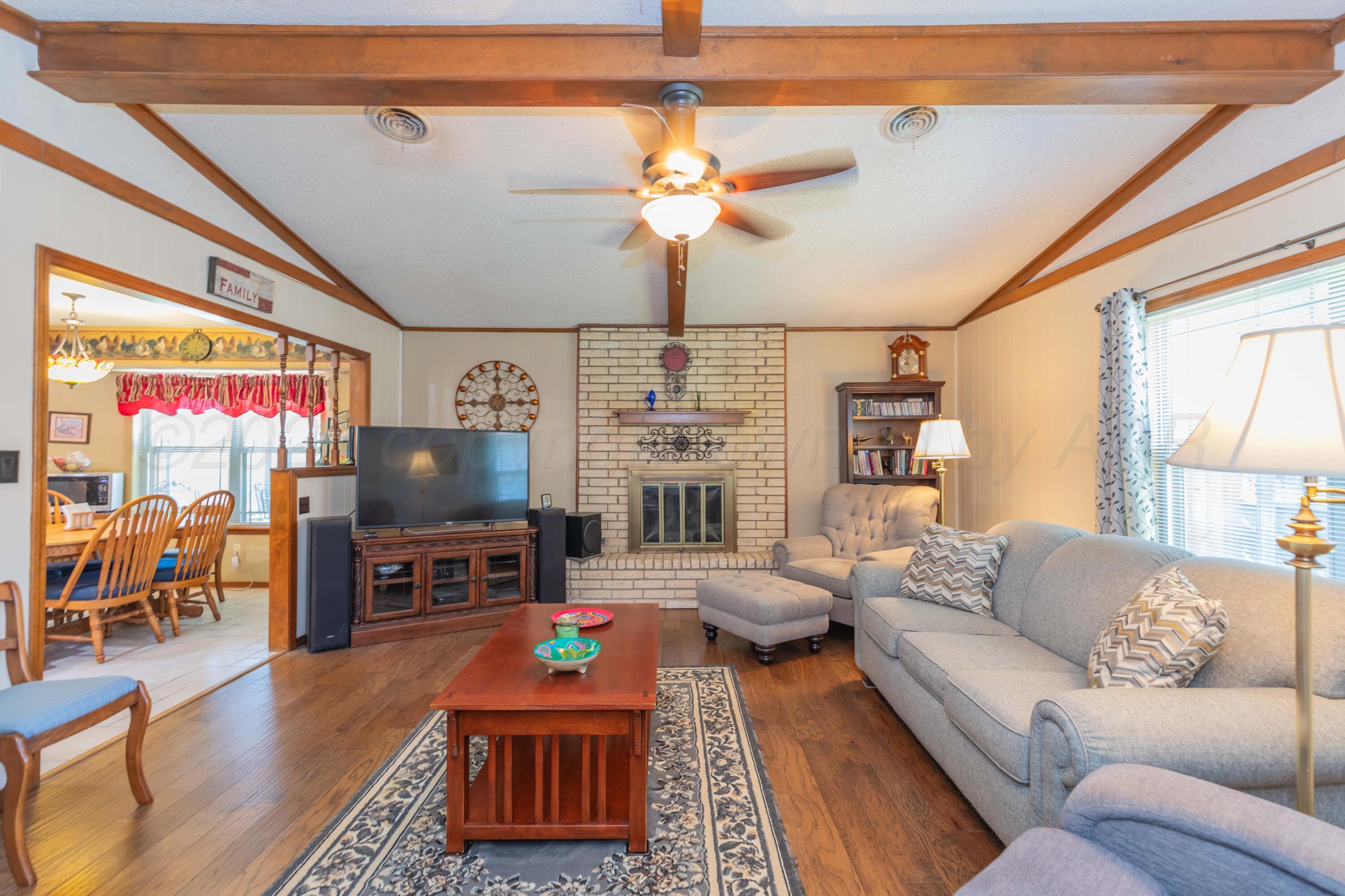 8203 Lamount Drive Amarillo, TX 79110 - Photo 2 of 39 LIVING ROOM
